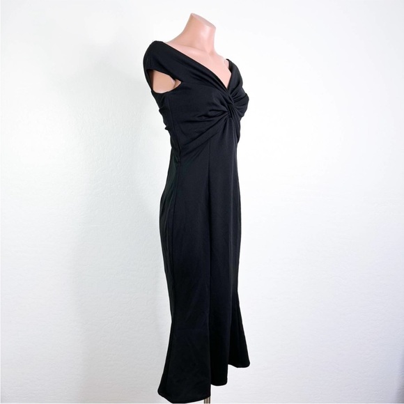 Total Flirt Dress in Black - Picture 3 of 8